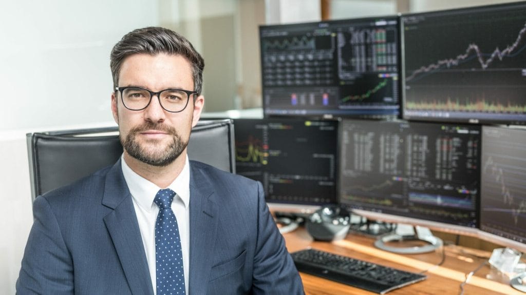 How to Choose the Right Stock broker